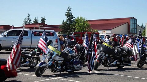 Sheriff and community participate in parade in support of law enforcement