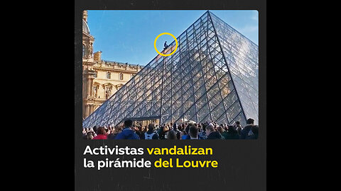 Activistas climáticos vandalizan la pirámide del Louvre en Francia