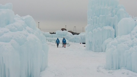 Wisconsin Dells Ice Castle Opens