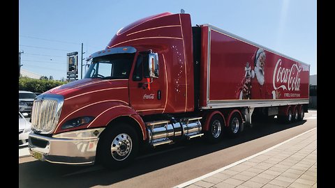 Christmas is Coming! The Coca Cola Christmas Truck in Australia!