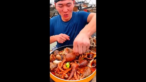 Chinese fisherman cooking and eating seafood #asmrfood #asmreating #foodchallenge