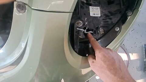 how to remove the headlights in a 2008 Volkswagen beetle vw