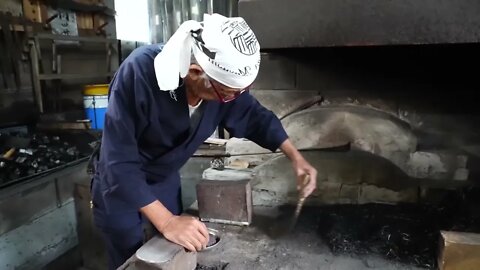 How Japanese samurai swords were made. A 75-year-old swordsman who has made 1,000 Japanese swords-4