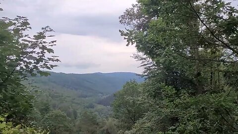 Aussicht auf die wildromantischen Berge bei Gammelsbach in der odenwälder Oberzent in Südhessen