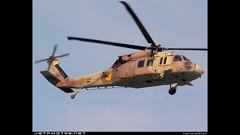 Helicóptero UH-60 Black Hawk de Evacuación Médica 669 de Israel dispara trampas de calor