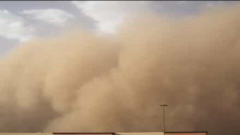 Huge sandstorm turns day into night