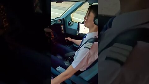 👩🏻‍✈️ Airbus Touchdown #aviation #pilot #airbus #shorts