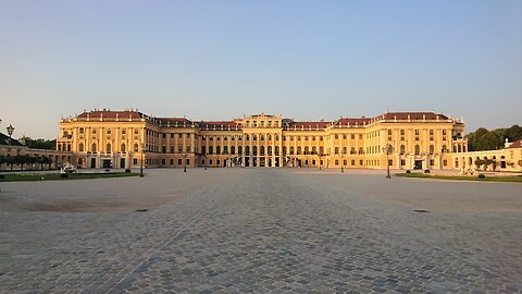 Cycling to Vienna's famous Schoenbrunn Palace