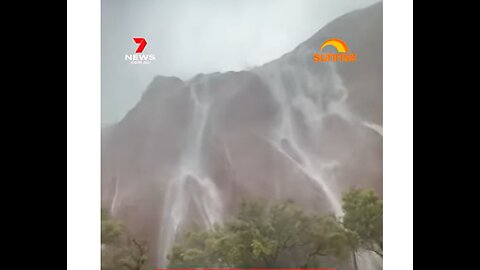 FRIDAY FUN - AUSSIE TOURISTS GOT TREATED TO THE RARE ULURU (AYERS ROCK) WATERFALL