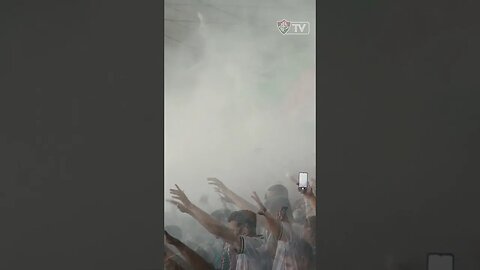 HAJA O QUE HOUVER! TRICOLORES DÃO SHOW E EMPURRAM FLUMINENSE NO MARACA