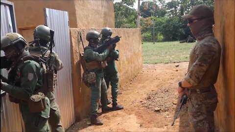 Côte d'Ivoire & French Special Forces Conduct Village Reconnaissance Training - Flintlock 2022