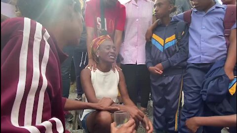 SOUTH AFRICA - Cape Town - Community members and family gather after missing Tazne van Wyk was found dead(Video) (BKh)