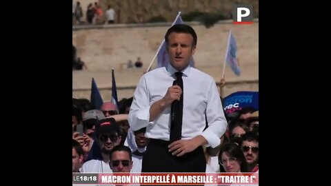 "Macron t'es un t*aitre !" - "Et je continuerai à l'être !"