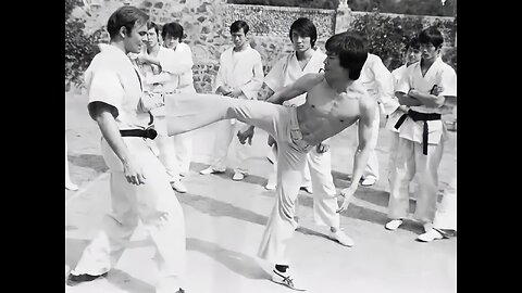 Cross kick Studio Films Bruce Lee Enter the Dragon