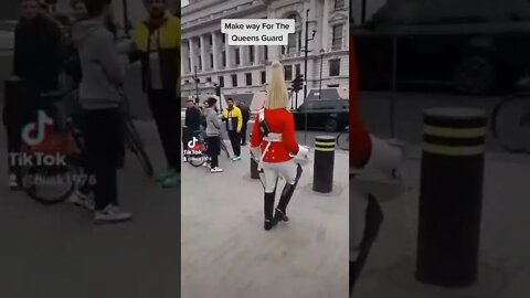 8 Million Views on Tiktok make way for the Queens guard #horseguardsparade