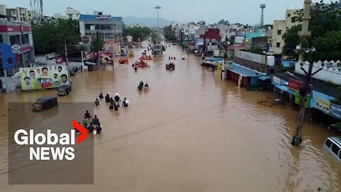 Flash floods in southern India leave hundreds stranded