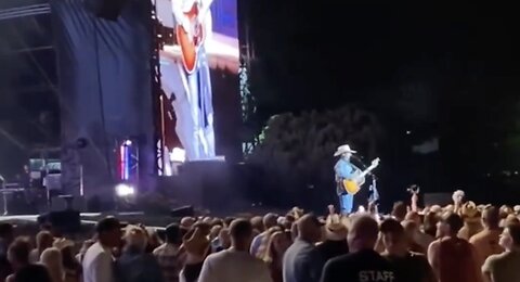 Country Singer, Cody Johnson Gives Enthusiastic Support to Jason Aldean During Live Show