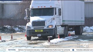 Pilot program to allow drivers as young as 18 drive semi trucks across state lines