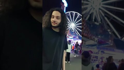 CABELO ONDULADO MASCULINO EM PARQUE DE DIVERSÕES🎡