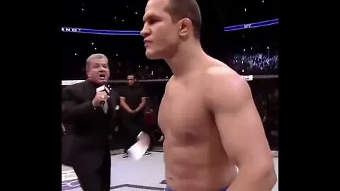 Cain Velasquez vs Junior Dos Santos octagon staredown