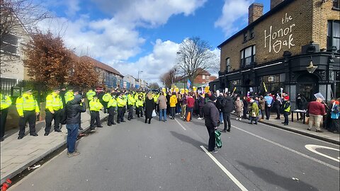 🔴 #LIVE Forrest Hill LONDON. Drag Queen Storytime #Protest/counter protest.