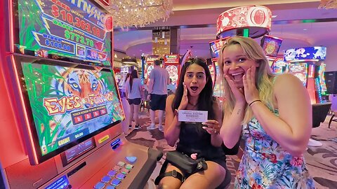 We Gave Our Friends A $300 FREEROLL On A Las Vegas Slot Machine!