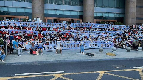 Chinese Bank Run Turns Violent After Angry Crowd Storms Bank of China Branch Over Frozen Deposits