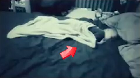 Filmed with a baby camera - sleeping child is blanket moves by itself [Ghost]