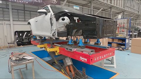 PORSCHE 992 collision repair on-job training with Cameleon universal jig system by Celette