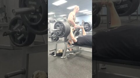 425lbs raw bench, 2nd attempt, 61 years old, Crazy 🤪 old man