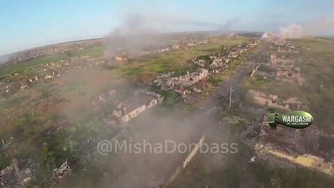 Drone flight through the ruins of Maryinka, tank action