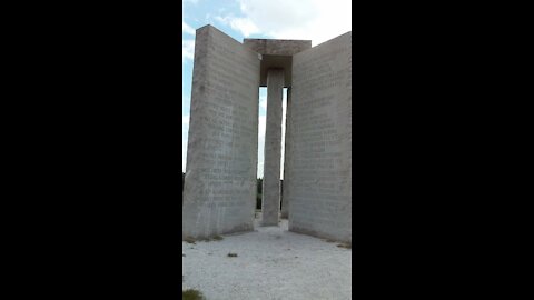 Georgia Guidestones Elberton, Georgia emberiséget 500 millió fő alatt kell tartani