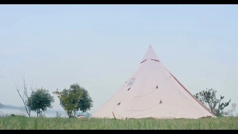 A weekend of partying alone! Lakeside camping, evening hot pot with white wine.