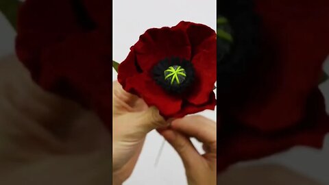 How to make felt poppy flowers #feltcrafts #feltflowers #feltflowertutorial #flowermaking #crafting