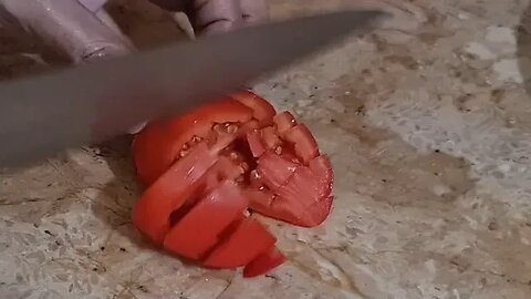 Exactly How To Chop Your tomato #TastyFoodieBites