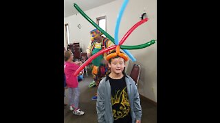 Basic balloon hat