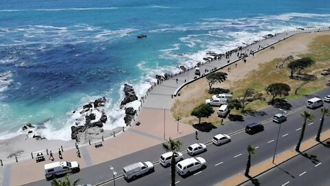 SOUTH AFRICA - Cape Town - Sea Point Drowning (Video) (bQ4)