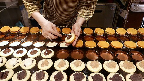 Japanese Street Food - Imagawayaki Cake Stuffed Pancakes Tokyo Japan