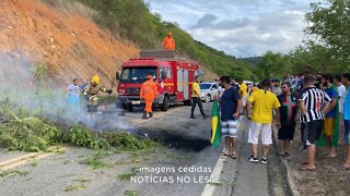 Conselheiro Pena: Bloqueio na BR-259, a cada 30 minutos Veículos menores são liberados a passar.