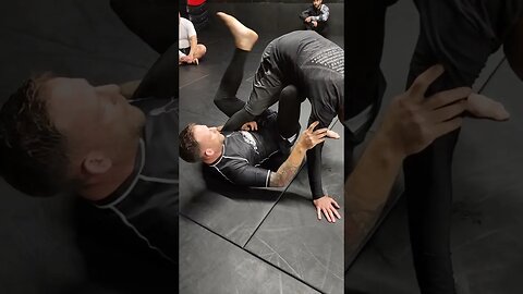 De La Riva Knee Pinch Off Balance to Guard Attack Options #bjj #jiujitsu #nogi