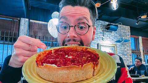 New Yorker Tries Chicago Deep Dish Pizza