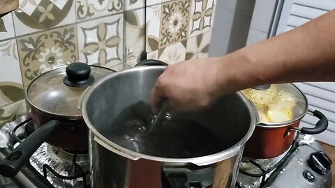 Cozinhando PINHÃO NA PANELA DE PRESSÃO- Parte 2