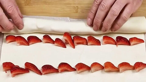 This dessert made with strawberries is driving the world crazy