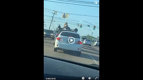 BLACK GIRLS TWERKING ON ROOF OF CAR IN JACKSON MISSISSIPPI