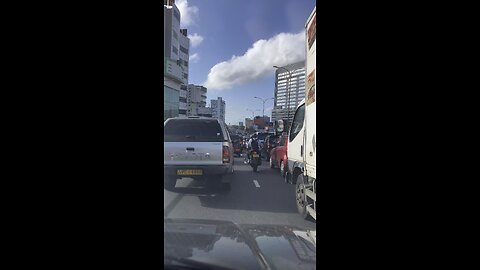 Thousands of vehicles congested city traffic at Colombo