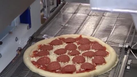 Former rocket scientists build mobile pizza robot in Los Angeles