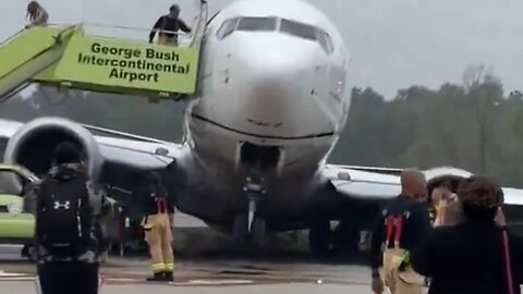 United Airlines 737 Max Loses Wheel During Takeoff Which Destroys A Car, Plane Has To Emergency Land