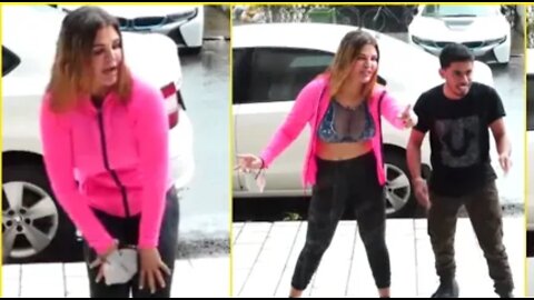 Rakhi sawant dancing in rain with fans on Mumbai street