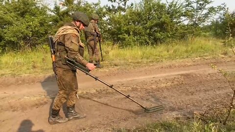 Russian engineering and sapper units clear liberated settlements in the Kharkov region on request