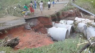 SOUTH AFRICA - KwaZulu-Natal - Nomusa Dube visits a flooded KwaMashu (Videos) (9iM)